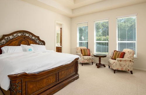 Cypress House | Cozy Splendor 5 Bedroom Suburban-5 min from the Golf Course