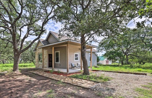 Spring Branch House | Inviting Spring Branch Cottage with Pool & Ocean Views