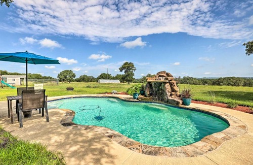 Spring Branch House | Inviting Spring Branch Cottage with Pool & Ocean Views