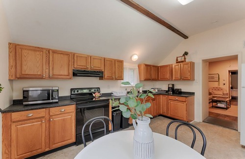 Chadds Ford Cottage | Inviting Spring House with Kitchen & Breakfast in Chadds Ford!