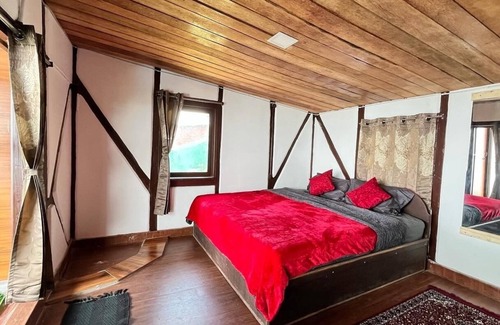 Vattakanal Bed & Breakfast | Cozy Stay Above the Clouds | Misty Mountain Views & Delicious Home Food