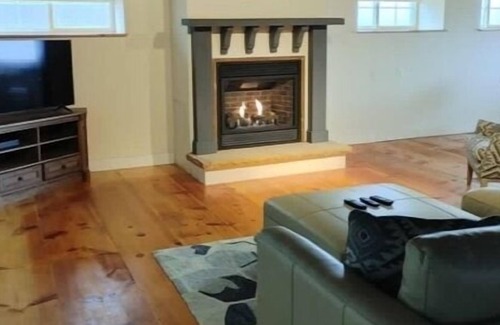 Reading Apartment | Cozy Stay in Reading PA with Industrial feels. Pet- Friendly!