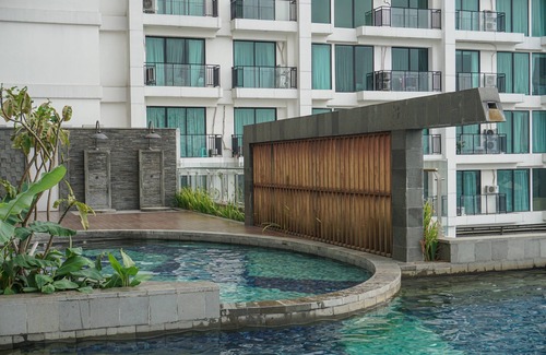 Mampang Prapatan Apartment | Inviting Studio Apartment at Nine Residence with Pool & Kitchen