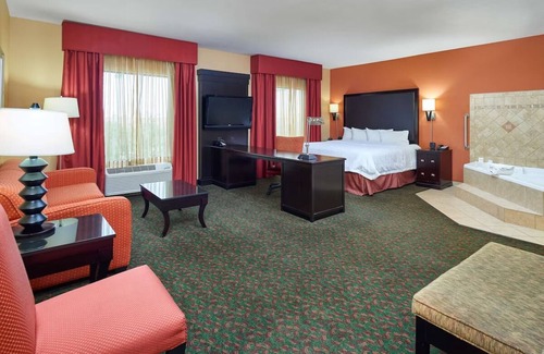 Waco Hotel | Pet-Friendly Stay with Modern Amenities & Free Breakfast