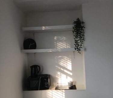 Vassall House | Cozy stay with garden view