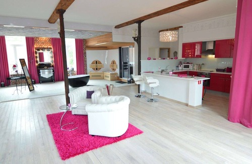 Ensival Apartment | Exceptional Ensival Apartment with Sauna & Spa Amenities