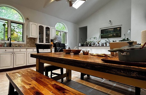 Dunning House | Cozy Stay with Private Room & Bathroom, Breakfast and Airport Pickup Near O'Hare