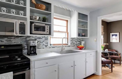 Belmont Cottage | Cozy Stonehenge Cottage- Fenced yard, Close to Hospital, Walk to Downtown