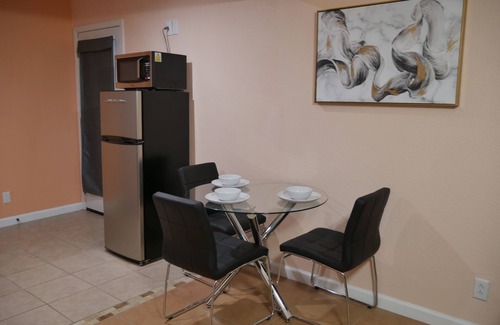 Spring Valley Apartment | Inviting Studio Near The Strip with Spa and Breakfast