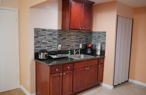 Spring Valley Apartment | Inviting Studio Near The Strip with Spa and Breakfast
