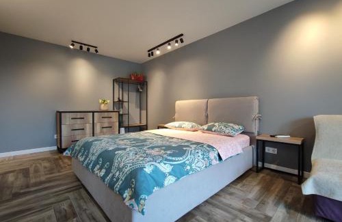 Solomjanskyj Apartment | Cozy Apartment Near Tower Business Center & Oasis Concert Hall