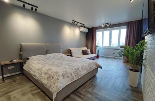 Solomjanskyj Apartment | Cozy Apartment Near Tower Business Center & Oasis Concert Hall