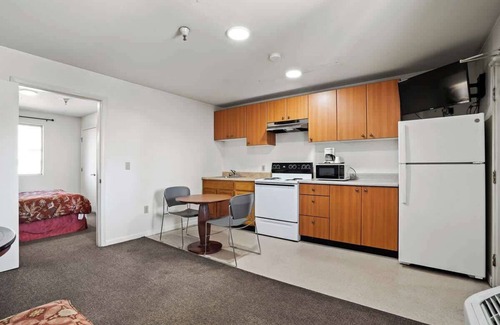 Fremont House | Inviting Studio with Kitchen - Perfect for Families