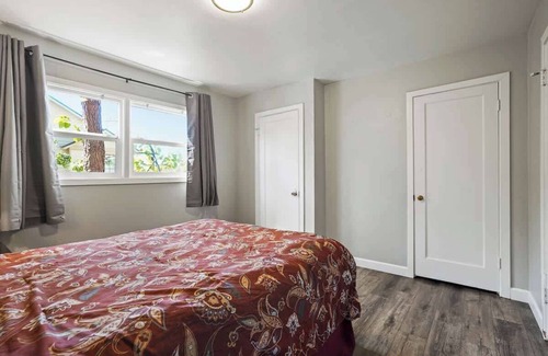 Fremont House | Inviting 2-Bed Studio with Kitchen and Family Amenities