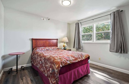 Fremont House | Inviting 2-Bed Studio with Kitchen and Family Amenities