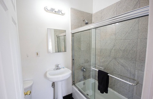 Koreatown Apartment | Cozy STUDIO 3 Full beds in Midtown 1