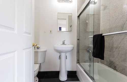 Koreatown Apartment | Cozy STUDIO 3 Full beds in Midtown 1