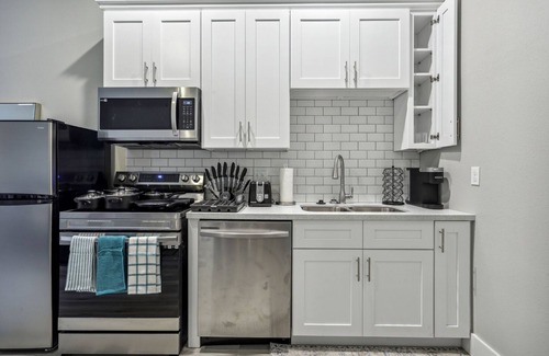 Northside Apartment | Convenient Studio Near Downtown with Breakfast and Wi-Fi