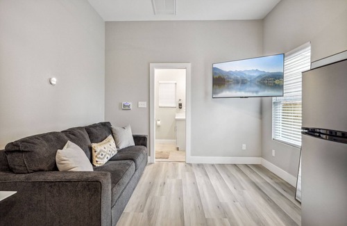 Northside Apartment | Convenient Studio Near Downtown with Breakfast and Wi-Fi