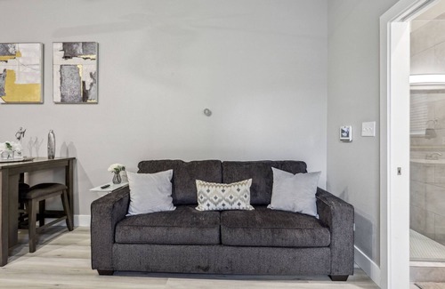 Northside Apartment | Convenient Studio Near Downtown with Breakfast and Wi-Fi