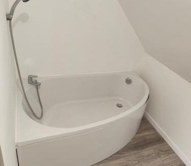Saint-Quentin Apartment | Cozy studio 5