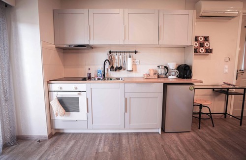 Rafina-Pikermi Apartment | Cozy studio 50m from the beach of Rafina & 700m from the port