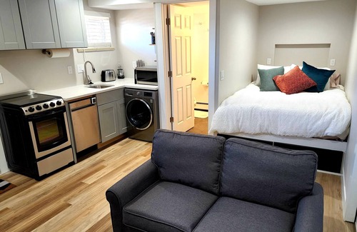 Applewood West Apartment | Inviting Studio Apartment at the Base of South Table Mountain
