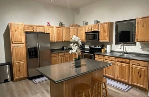 Laveen Village Apartment | Charming Studio Apartment near South Mountain with Spa & Kitchen