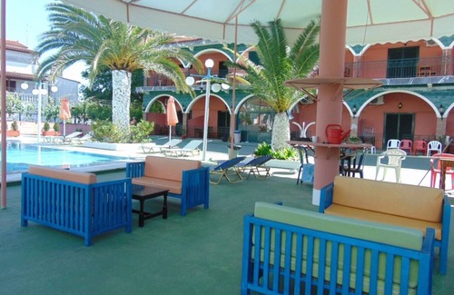 Vassilatika Apartment | Cozy Studio Apartment with Pool Access Near Beautiful Beaches