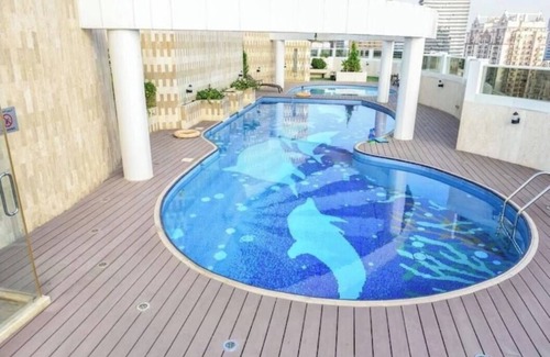 Dubai Sports City Apartment | Charming Studio Apartment in Dubai with Pool and Breakfast