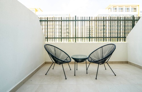 Nad Al Sheba Apartment | Cozy Studio apartment with WiFi, AC in charming Dubai