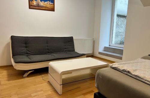 Stuwerviertel Apartment | Inviting Souterrain Apartment Near Prater Ferris Wheel