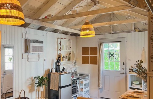 Lakeland Apartment | Cozy studio by beautiful Lake Morton and close to downtown Lakeland.
