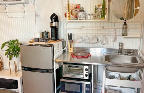 Lakeland Apartment | Cozy studio by beautiful Lake Morton and close to downtown Lakeland.