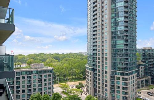 Fort York Apartment | Charming Studio by the Waterfront & Bentway, Family-Friendly