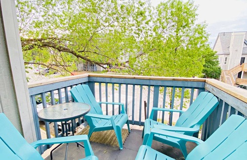 Craigleith Apartment | Inviting Studio Loft with Hot Tub, Steps from the Slopes
