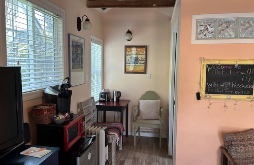 Petaluma Apartment | Pet-Friendly Studio Guesthouse in Historic Petaluma