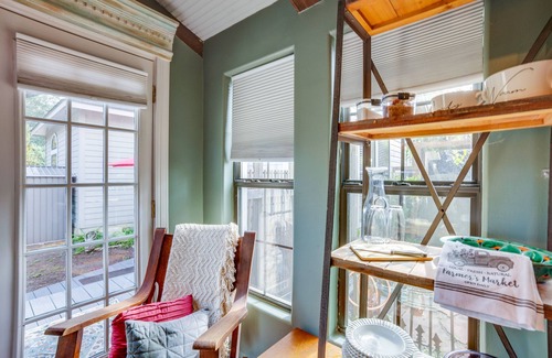 Tomball Apartment | Cozy Studio Cottage in Downtown Tomball!
