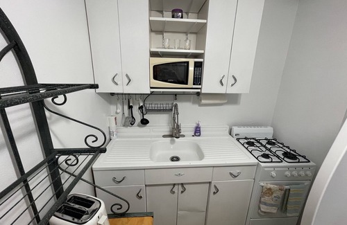 South Mission Beach Apartment | Cozy Oceanview Studio Steps from Belmont Park - 10/10 Rated