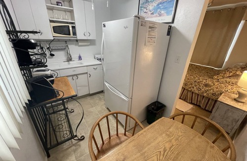 South Mission Beach Apartment | Cozy Oceanview Studio Steps from Belmont Park - 10/10 Rated