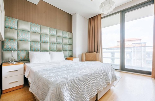 Merter Apartment | Inviting Studio Flat with Balcony Near Marmara Forum