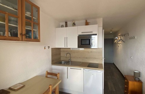Eclose-Est Apartment | Cozy Apartment Huez: Studio Flat for 4 with Spa & Kitchen