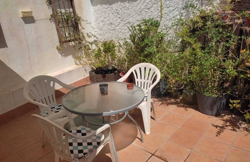 La Zubia Apartment | Intimate Studio Retreat for Two with Pet-Friendly Perks