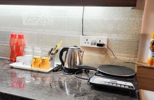 Greater Noida Apartment | Cozy Studio in Amazing Greater Noida with AC, Wi-Fi