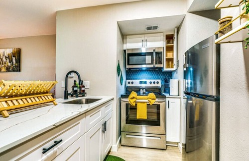 Allandale Apartment | Pet-Friendly Studio Near Downtown with Breakfast Included