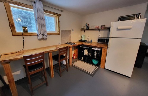Libby Apartment | Cozy studio in charming Libby with WiFi and AC