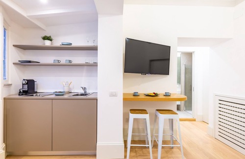 Chiaia Apartment | Charming Studio in Chiaia District - Highly Rated by Guests