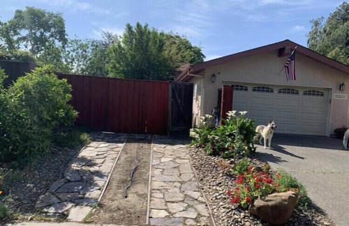 Davis Apartment | Pet-Friendly Studio in Davis with Spa and Pool Access