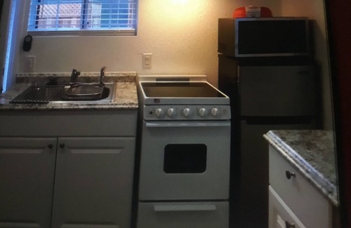 Hellman Street Apartment | Pet-Friendly Studio Near Long Beach for Your Coastal Getaway
