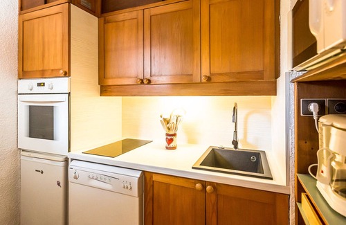Montchavin Apartment | Cozy Studio Bellentre: Spa & Child-Friendly Amenities